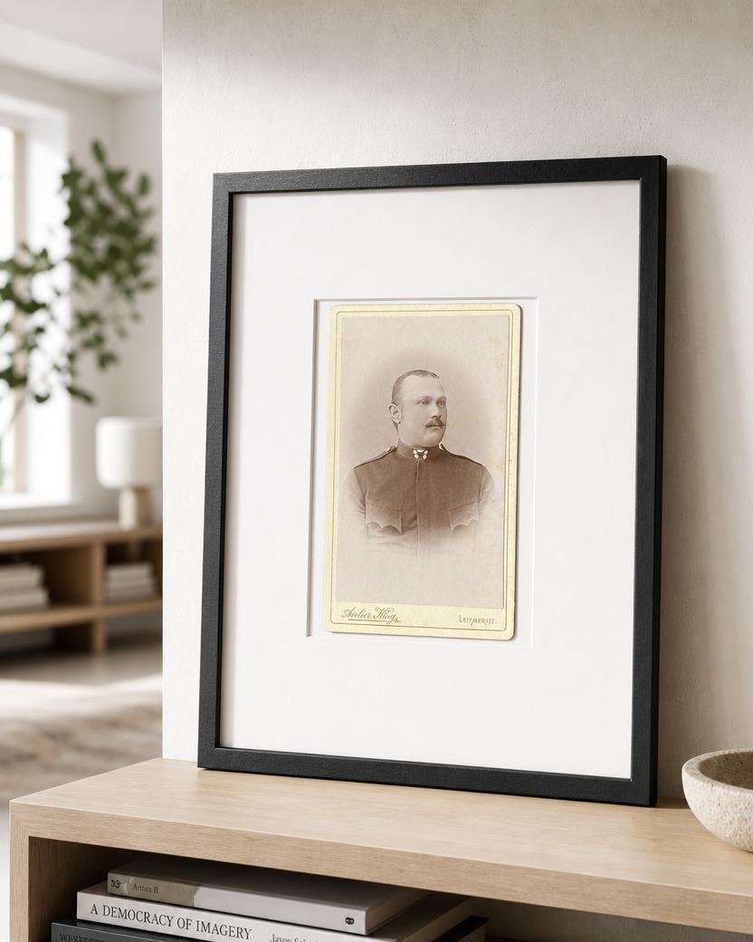 Atelier Klug - Man in Uniform photo 2
