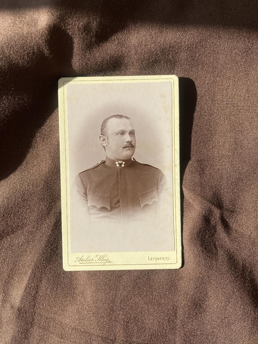 Atelier Klug - Man in Uniform photo 3