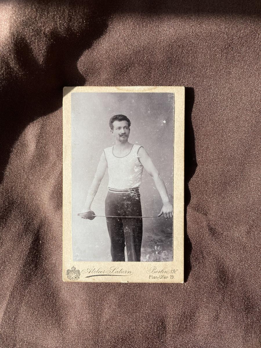 Atelier Saturn - Man with a Fencing Saber photo 3