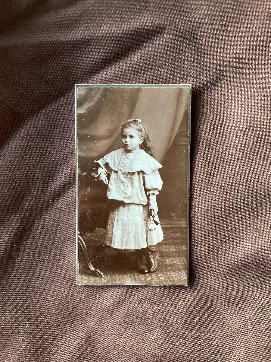 Kolinsky - Child in a White Dress photo 3