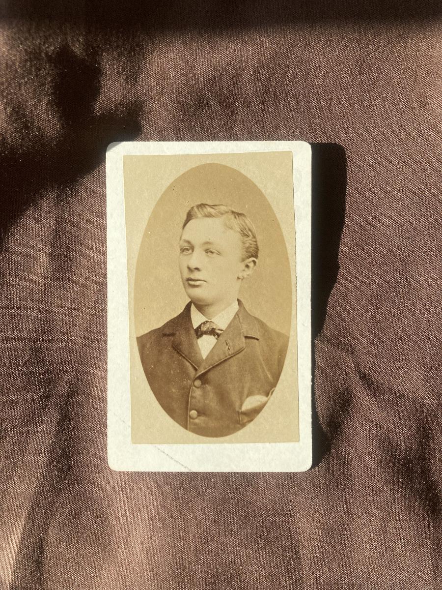 Young Man, Oval Vignette, Unmarked Studio photo 3