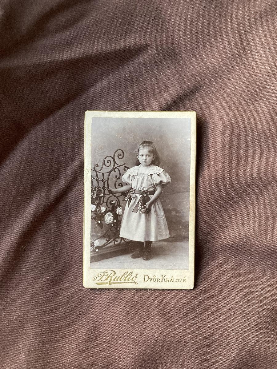 J. Rubic - Girl with Flowers photo 3