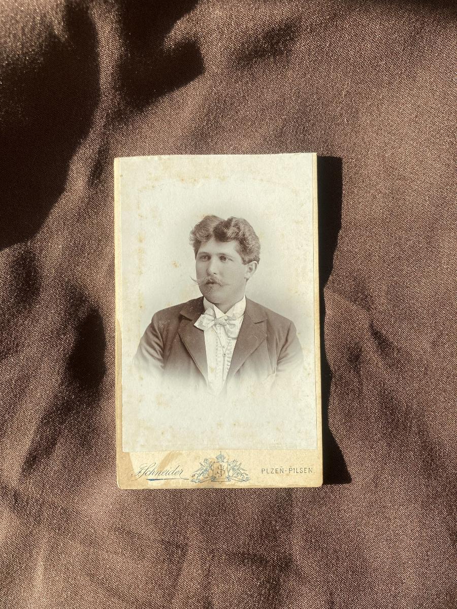 J. Schneider - Young Man, Pilsen photo 3