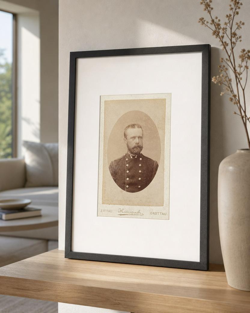 Hanns Hanspach - Man in Uniform photo 2